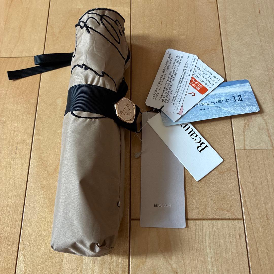 ビューランス　英字刺繍　晴雨兼用日傘　少し濃いめのべージュ