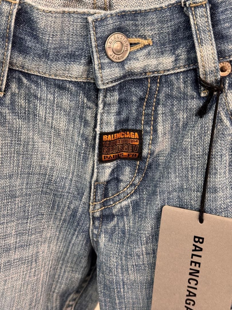 新品　完売品　バレンシアガ　デニムパンツ