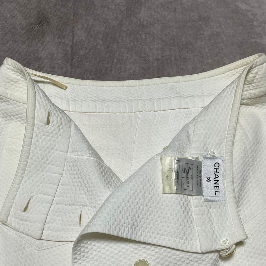シャネル　CHANEL （38） ミニスカート　ココマークボタン　膝上丈　白