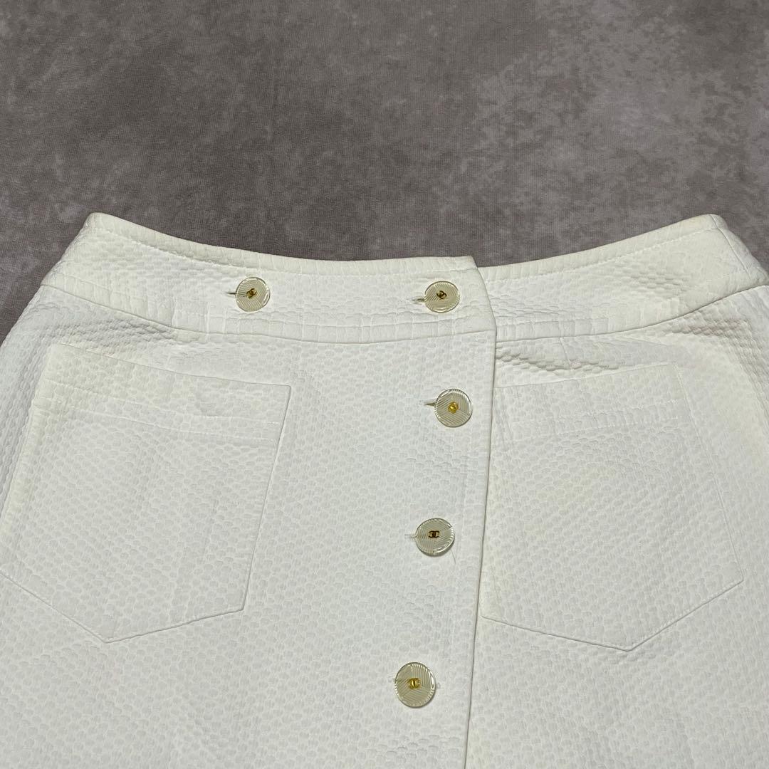 シャネル　CHANEL （38） ミニスカート　ココマークボタン　膝上丈　白
