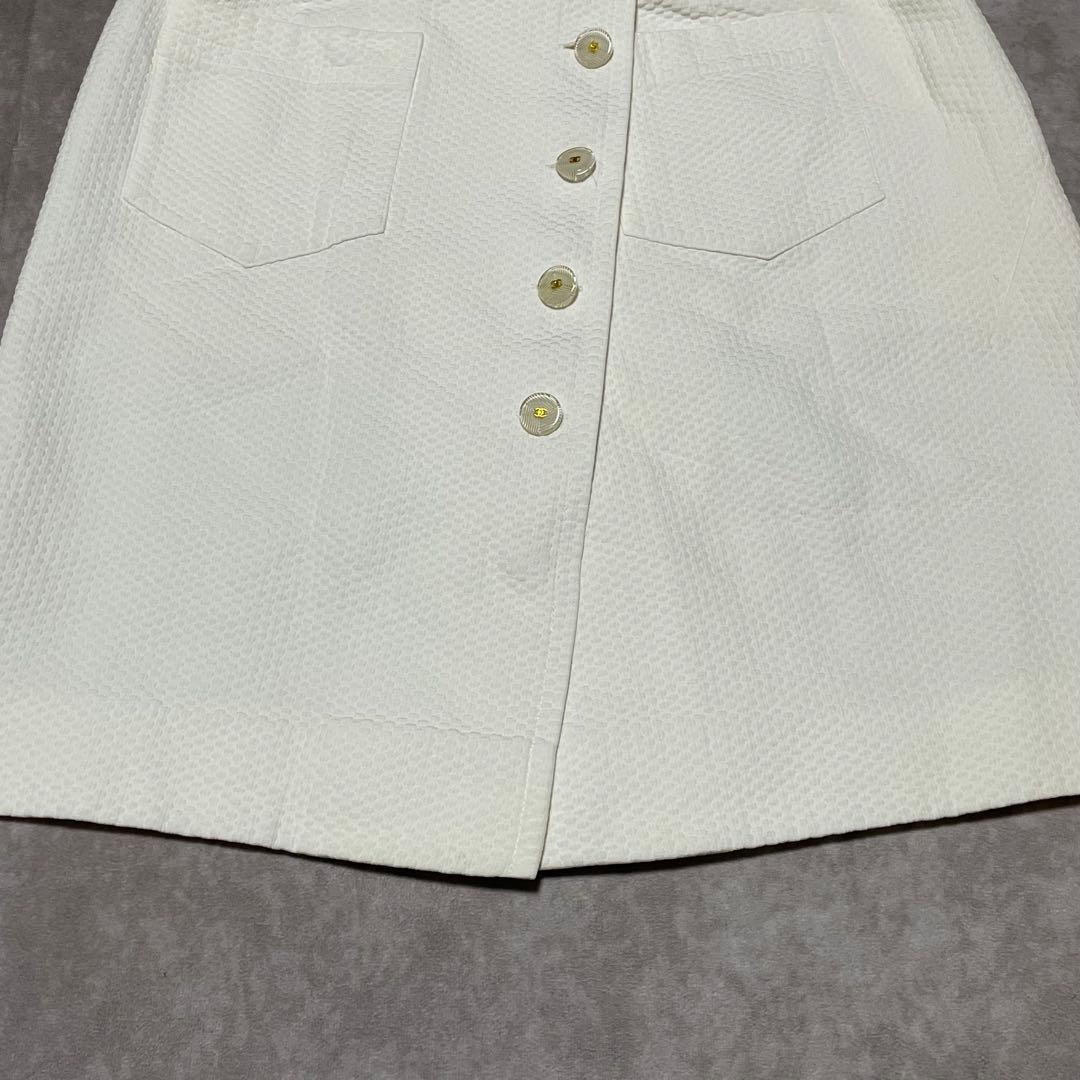 シャネル　CHANEL （38） ミニスカート　ココマークボタン　膝上丈　白