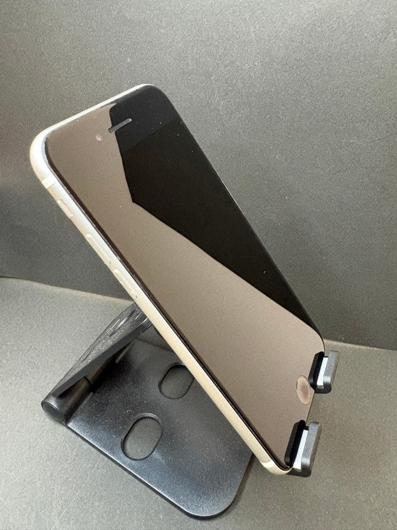 Apple iPhone SE（第2世代）本体、ホワイト、64G(中古品)使用可