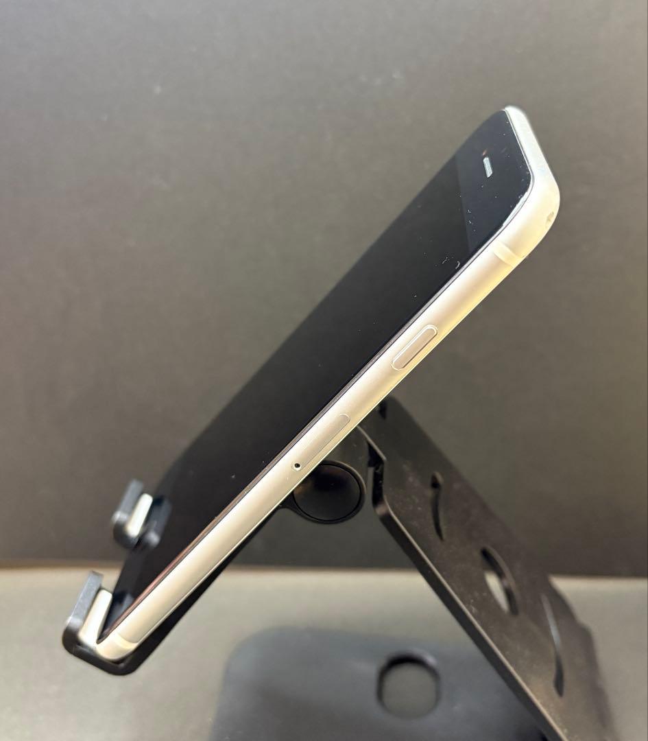 Apple iPhone SE（第2世代）本体、ホワイト、64G(中古品)使用可