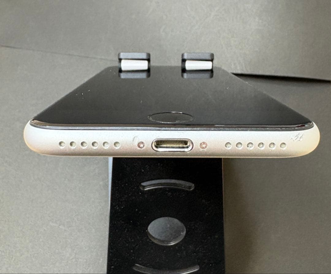 Apple iPhone SE（第2世代）本体、ホワイト、64G(中古品)使用可