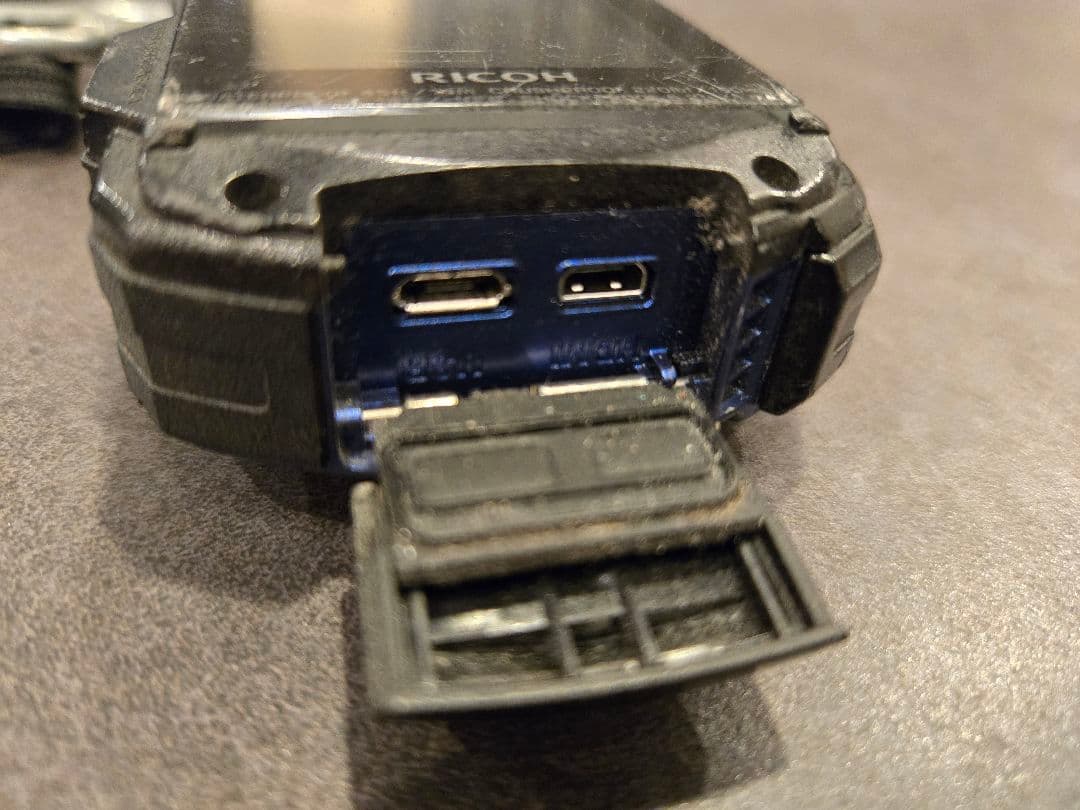 RICOH防水コンパクトデジタルカメラWG-40W16GB付き