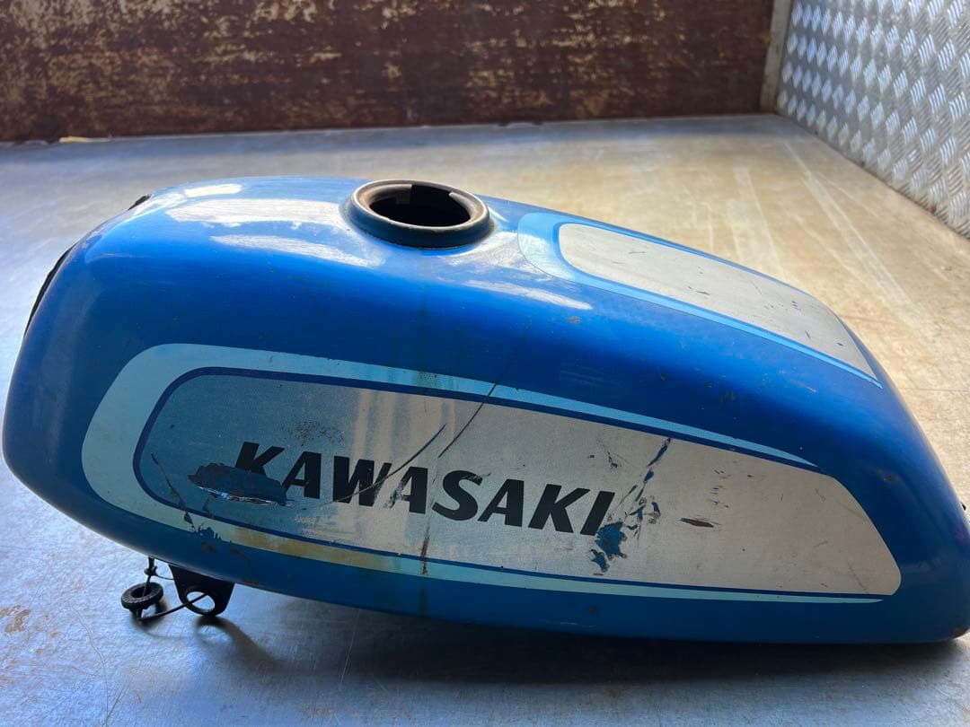 KAWASAKI 青 タンク 傷あり　500SS H1A