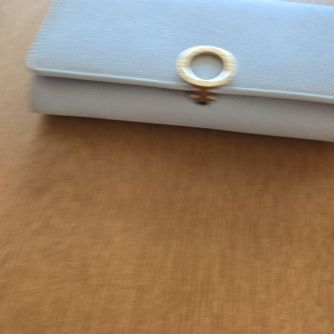 ブルガリブルガリ　ホワイト 長財布 　ビーゼロワン　箱　保証書　ショッパーリボン