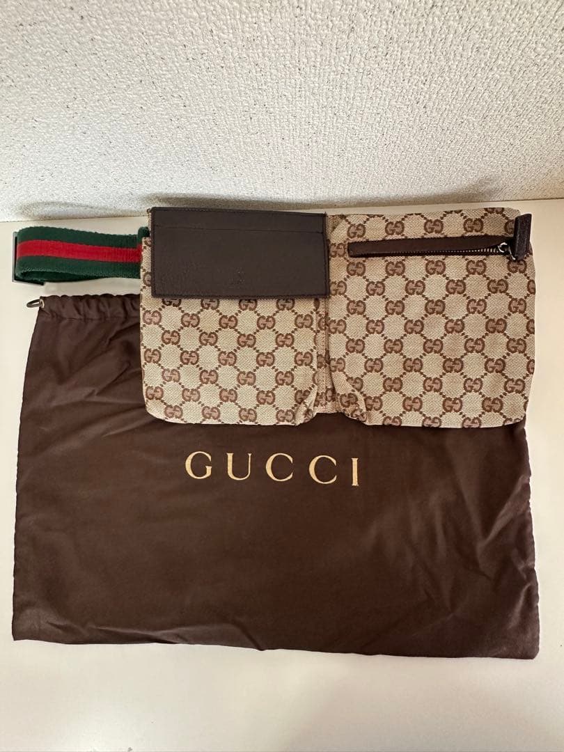 GUCCI GGキャンバス ボディバッグ