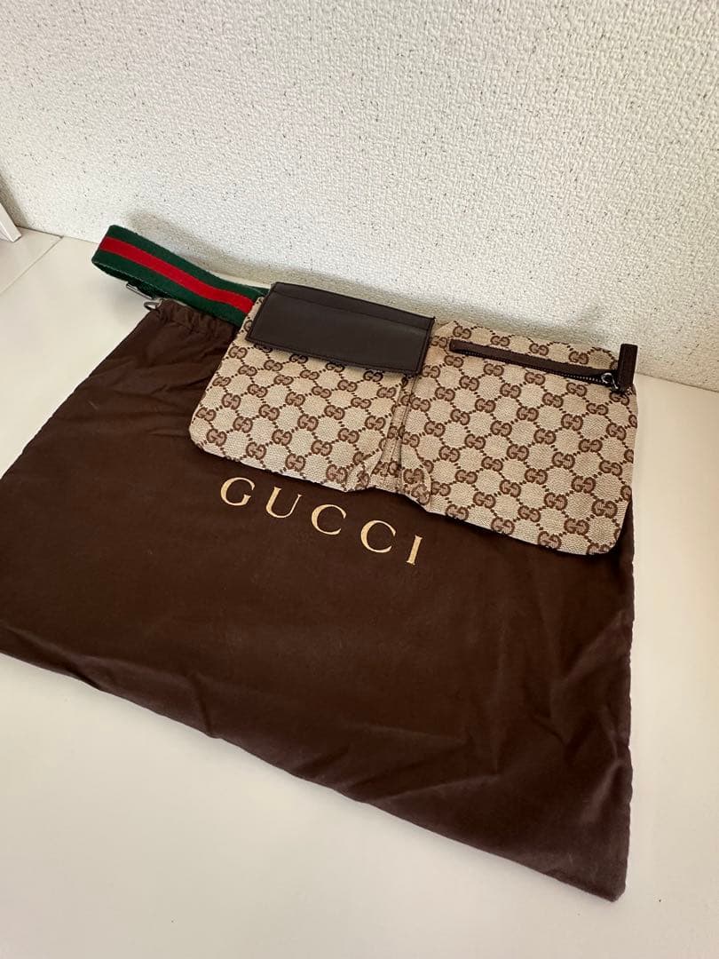 GUCCI GGキャンバス ボディバッグ