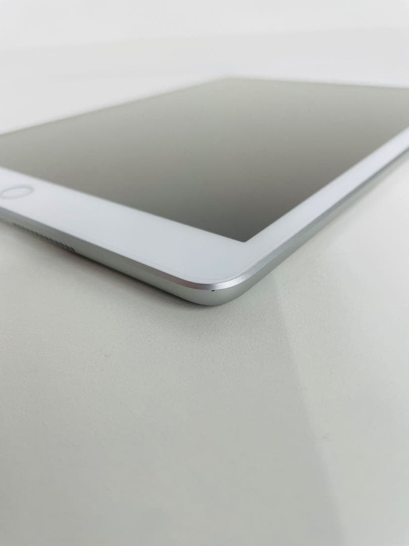 iPad 第7世代 Wi-Fiモデル 32GB シルバー