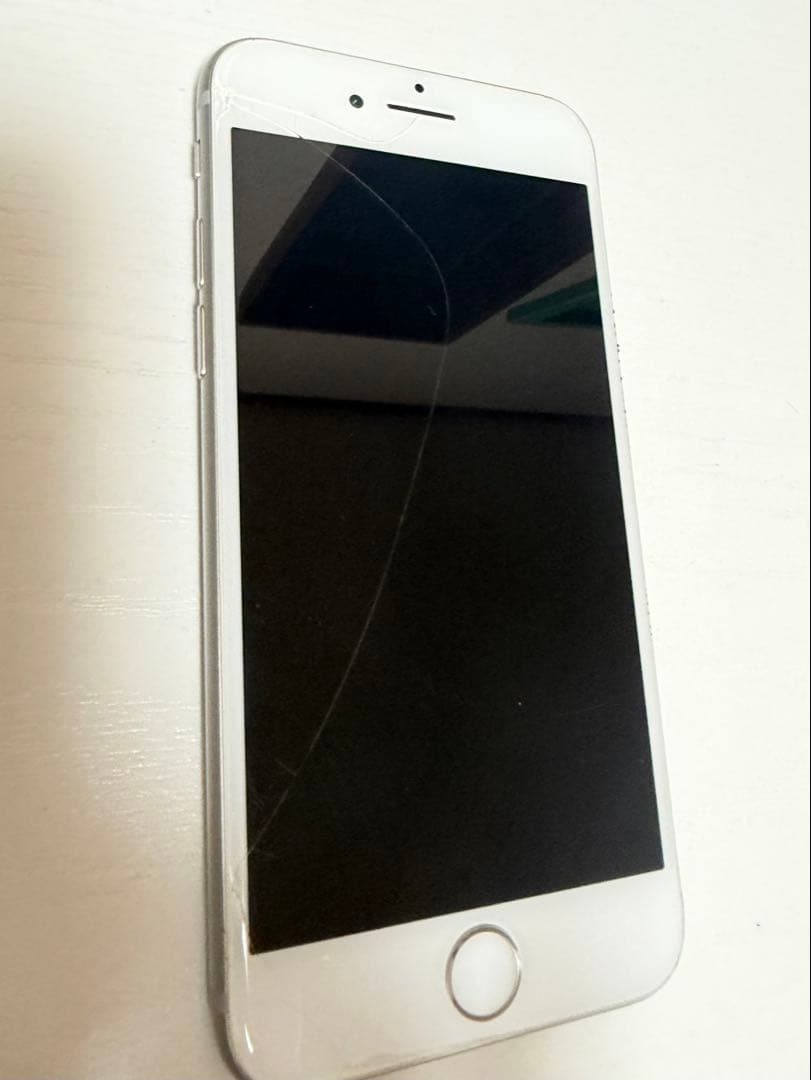 Apple iPhone 8 シルバー 本体