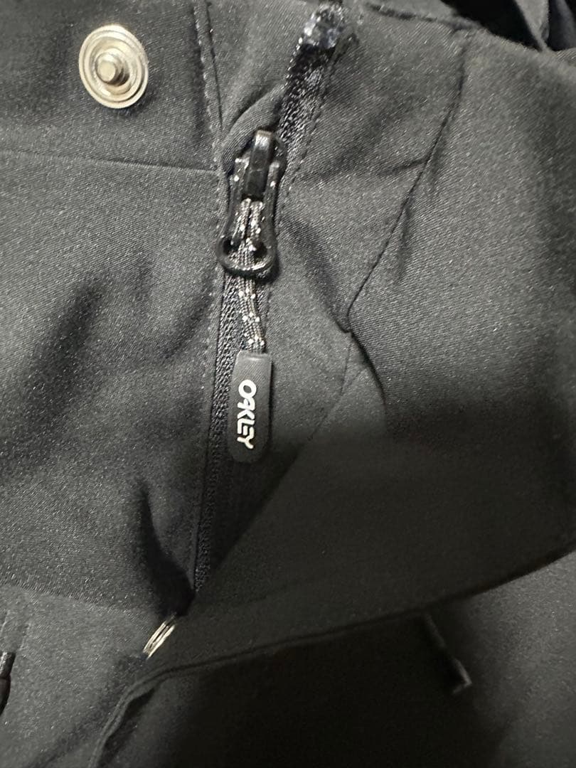 OAKLEY ブラックジャケットパウダーガード・フード付き