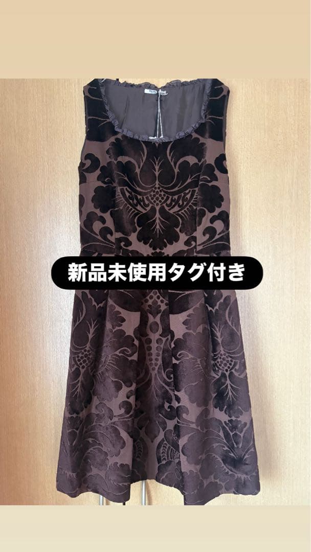 【新品未使用タグ付き】miumiuワンピース　ベルベット生地　42 定価19万