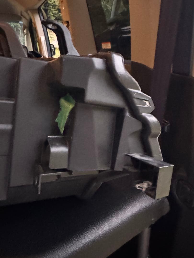 デリカ　D5 純正ヘッドライト　バラスト付き。 未使用。新車外し。