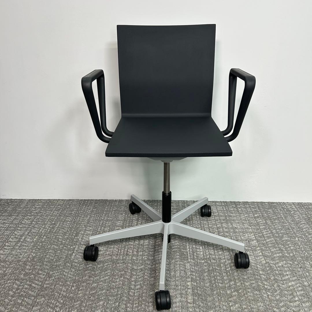 A 2016年　vitra　ヴィトラ　.04　オフィスチェア　アームレスト付き