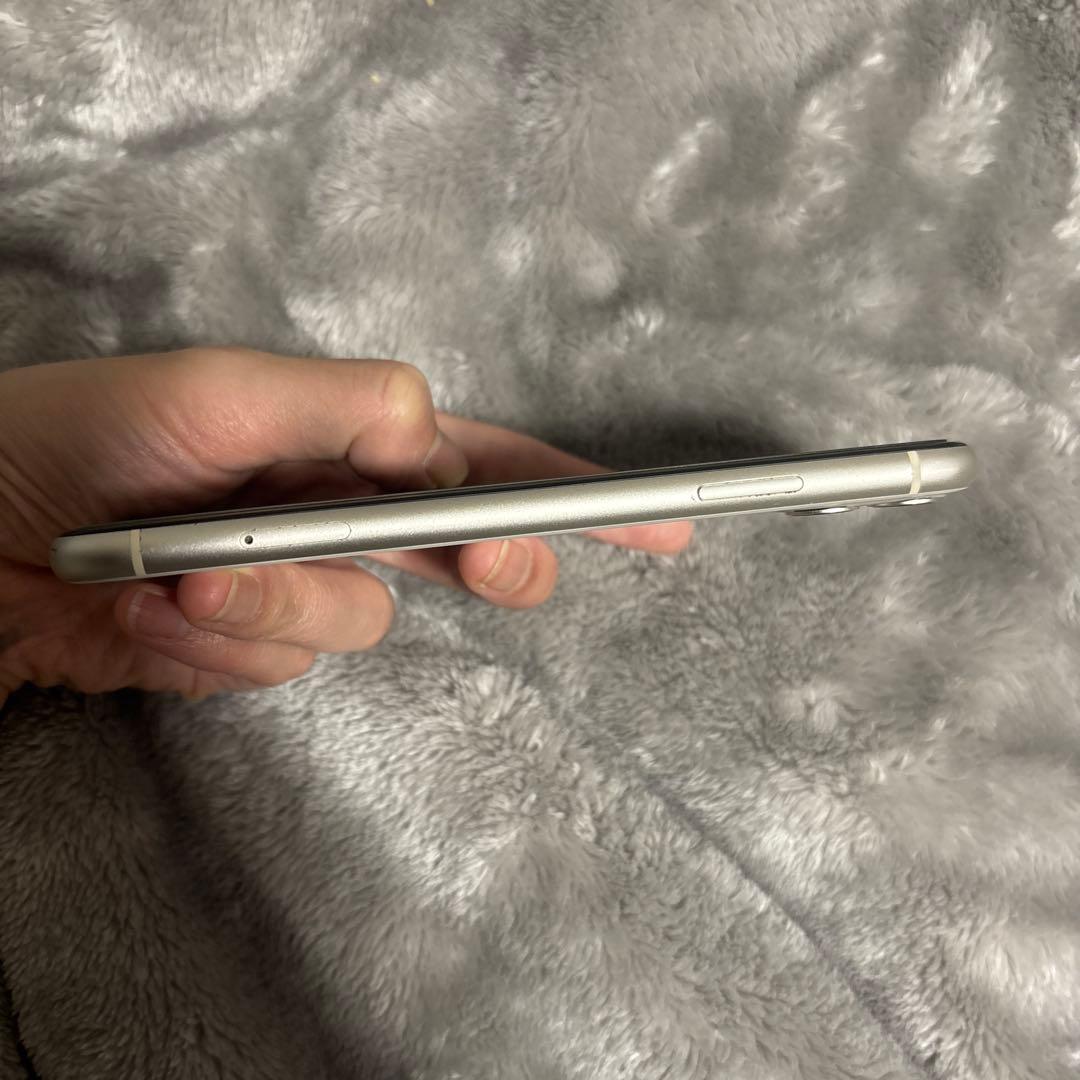 Apple iPhone 11 ホワイト SIMフリー