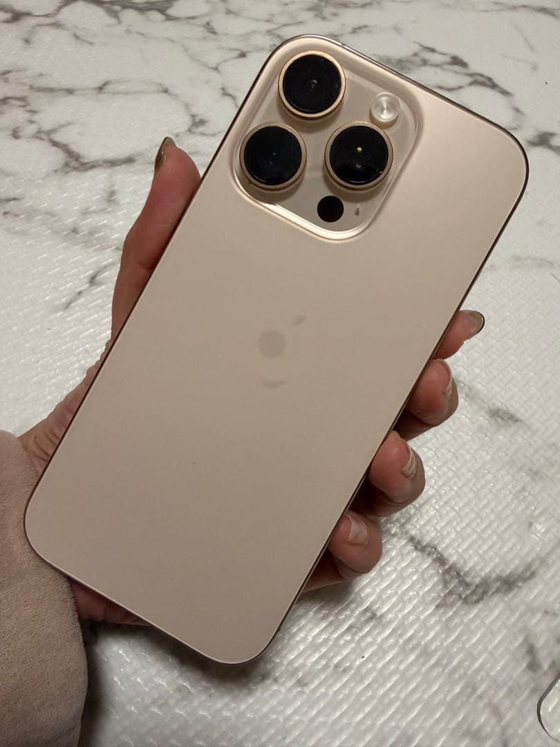 iPhone 16 Pro 本体 256GB デザートチタニウム