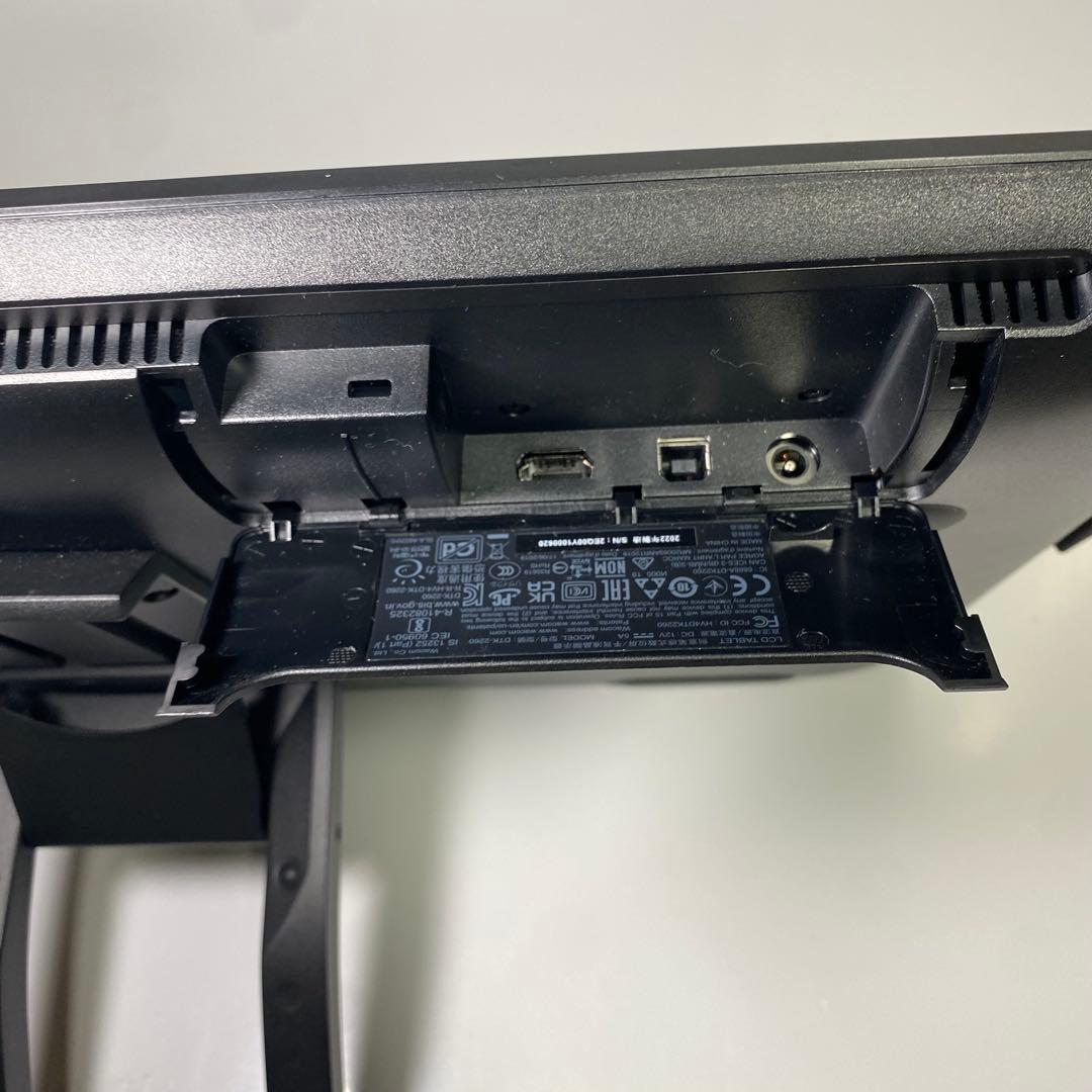 美品WACOM Cintiq22 DTK2260K0D 21.5型液晶タブレット
