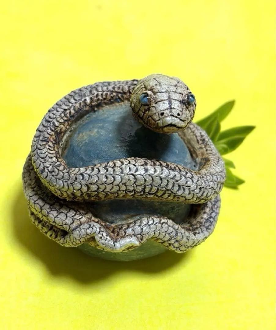 美しい白蛇様✨縁起物、巳年、陶器人形、置物、縁起物、作家、白蛇、スピリチュアル