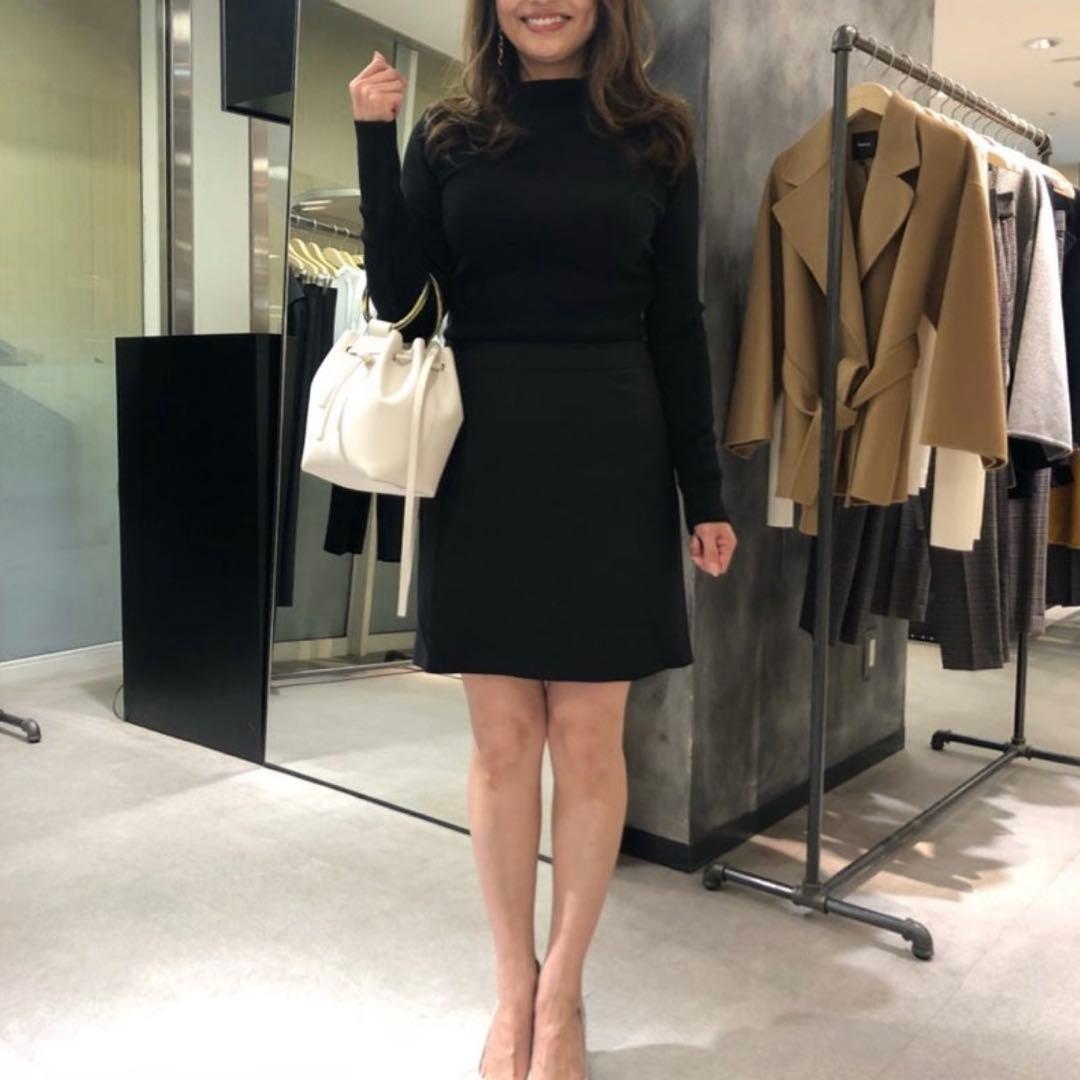 新品タグ付き✨Theory リブニットドッキングミニドレス　ブラック