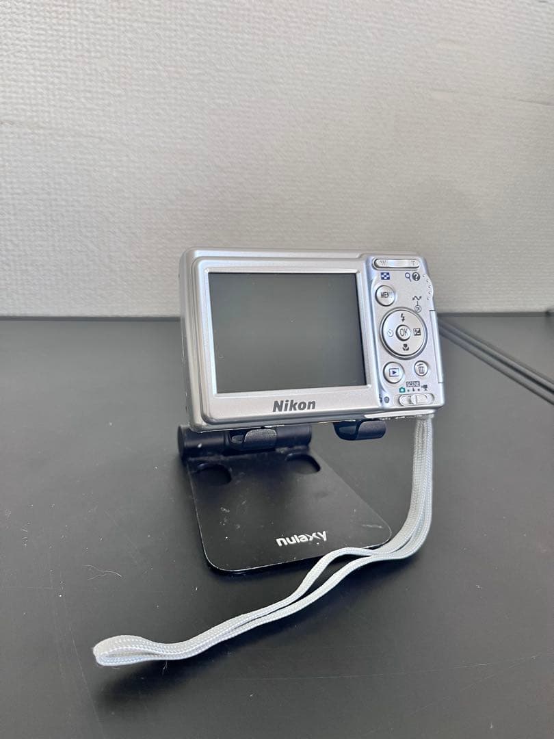 Nikon Coolpix シルバー コンパクトデジタルカメラ