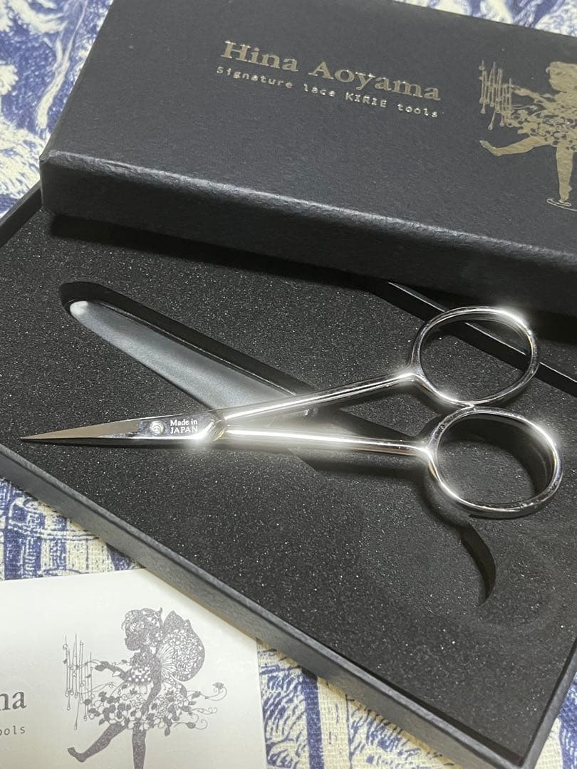 YUKI　切り絵作家　蒼山日菜　ハサミ