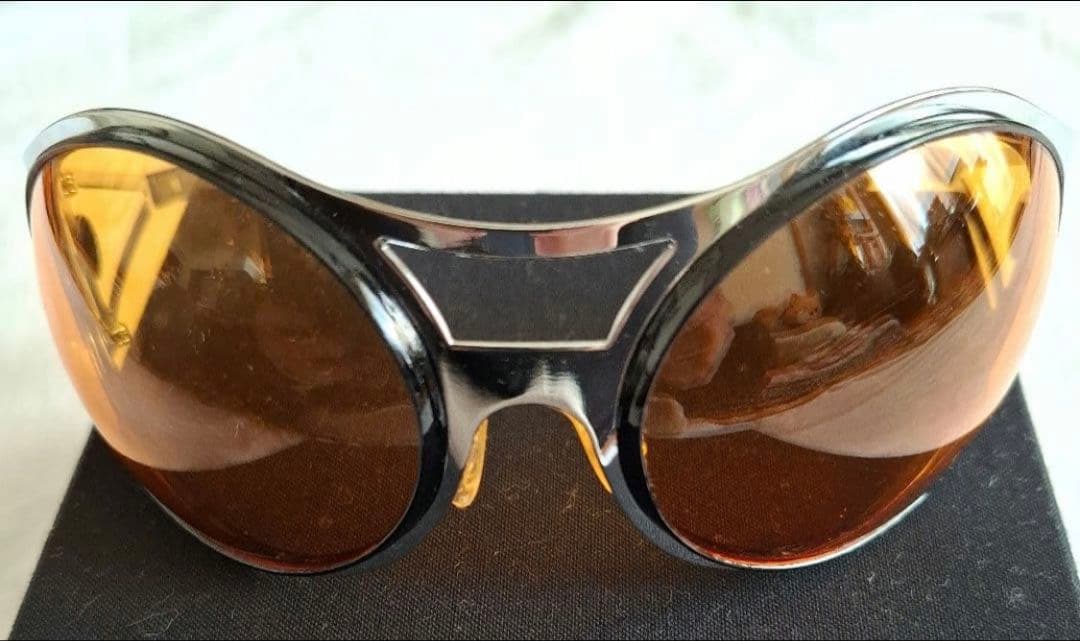 hide ロケットダイブPV着用サングラス