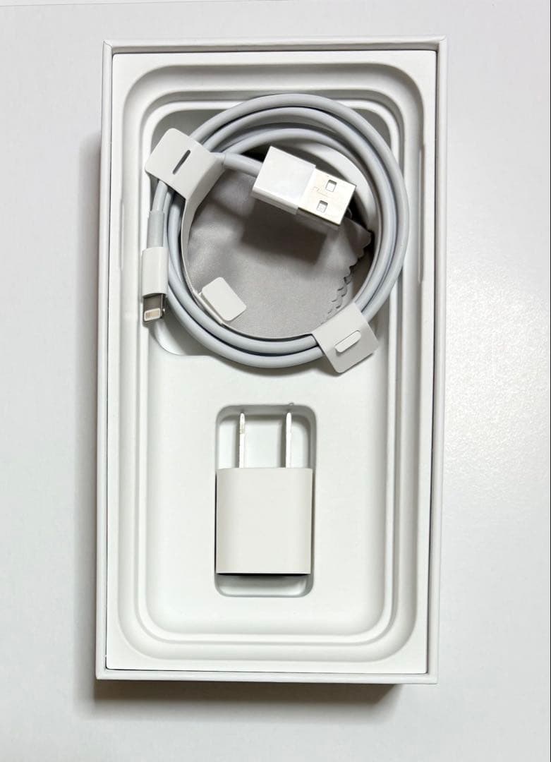 iPhone11、ホワイト、SIMロック解除済み、付属品、箱付き