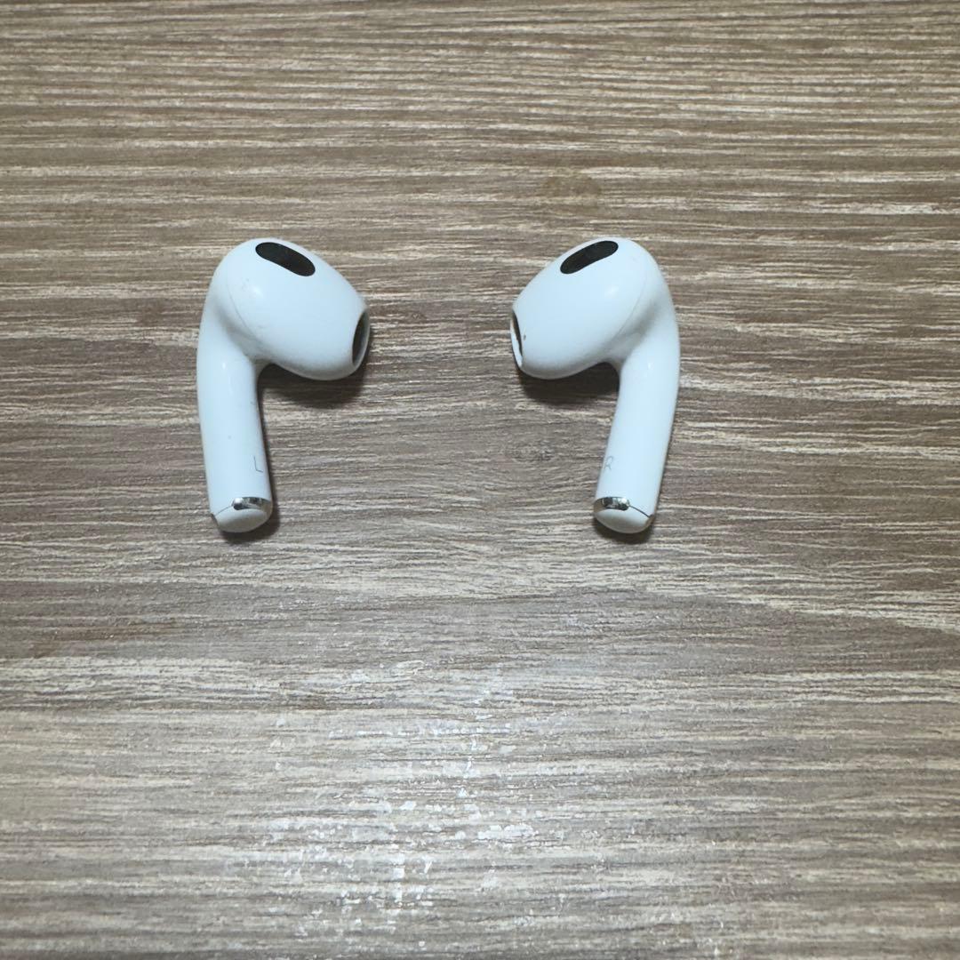 AirPods本体 第3世代　ワイヤレス充電ケース付き