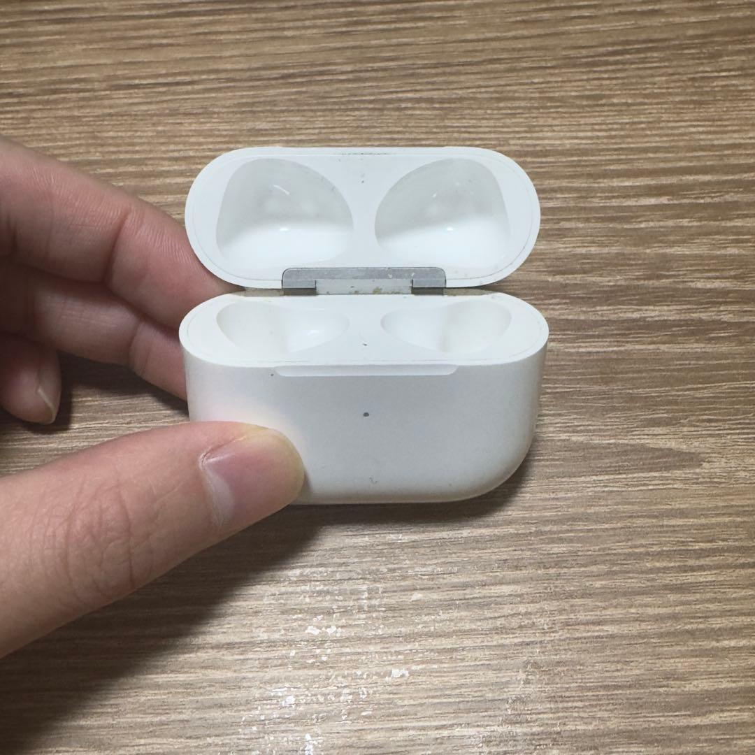 AirPods本体 第3世代　ワイヤレス充電ケース付き