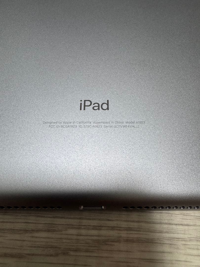 iPad 第5世代 32GB シルバー　初期化済み　美品