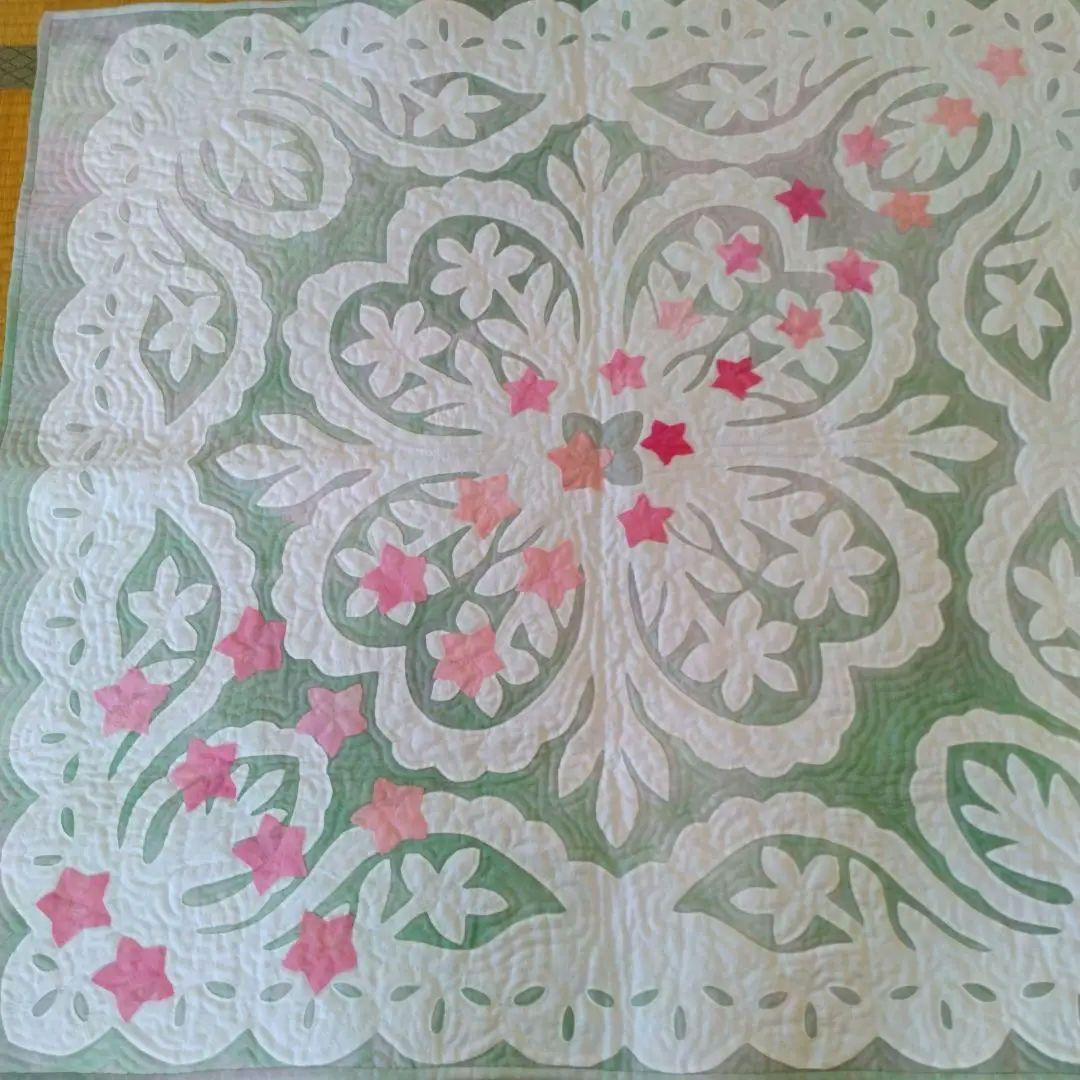 ハワイアンキルト　プルメリアレースのタペストリー新作品
