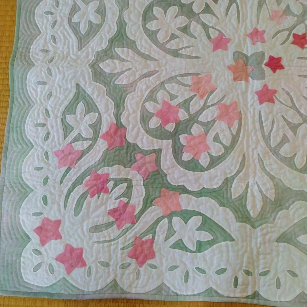 ハワイアンキルト　プルメリアレースのタペストリー新作品