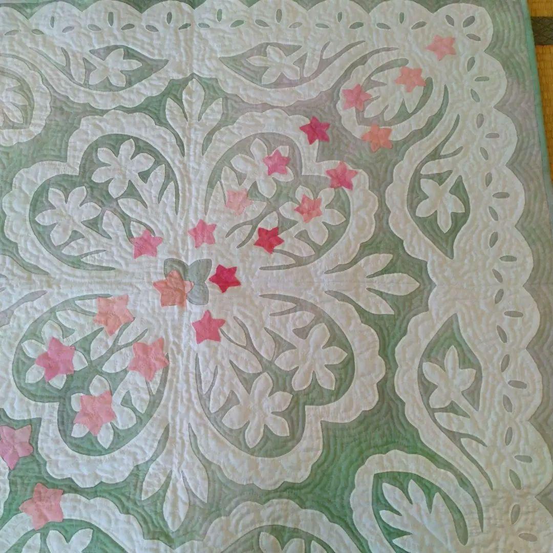 ハワイアンキルト　プルメリアレースのタペストリー新作品