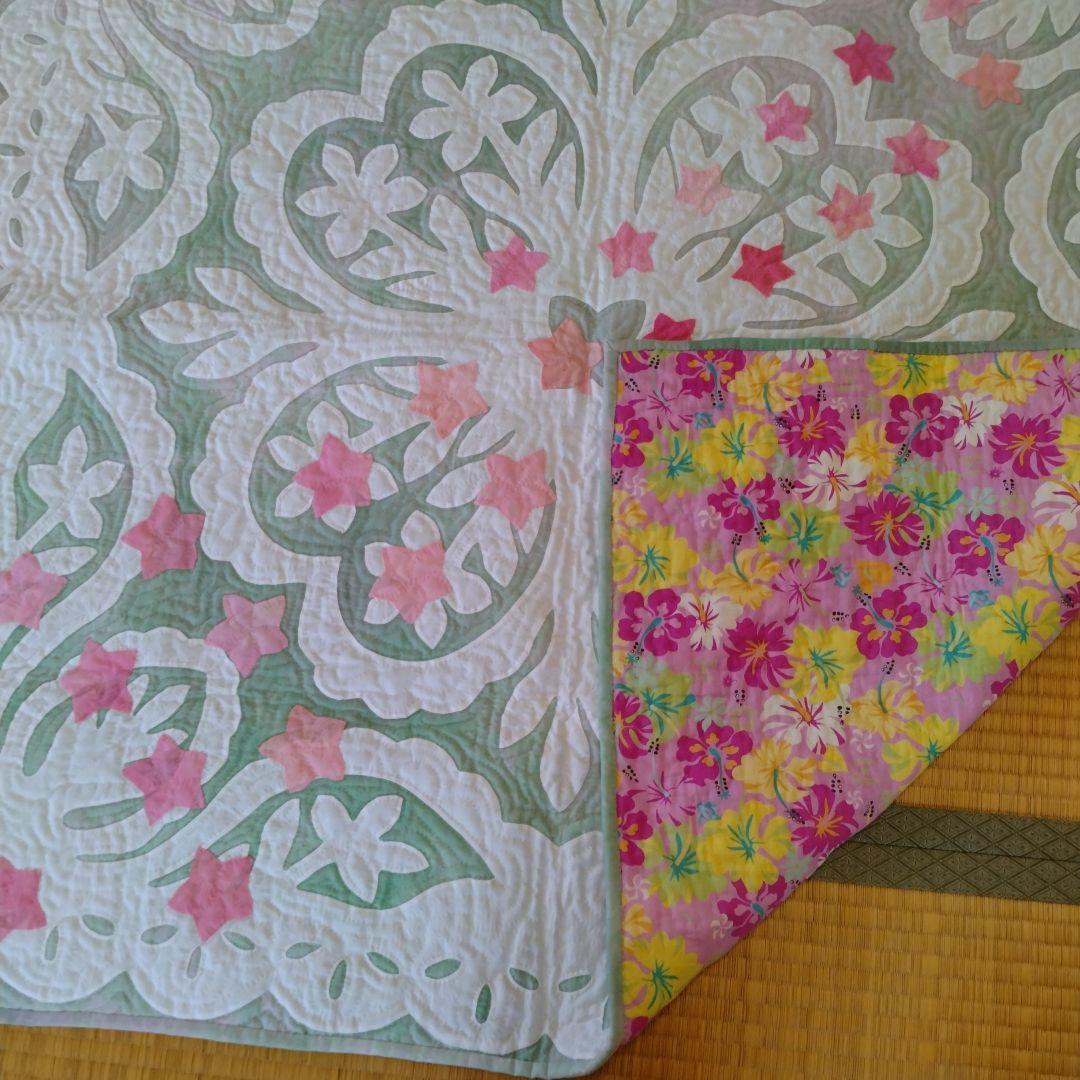 ハワイアンキルト　プルメリアレースのタペストリー新作品