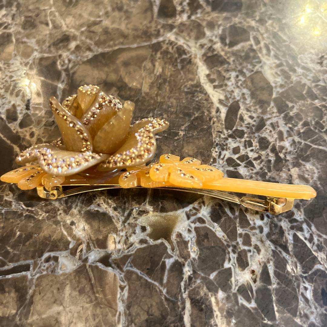 花モチーフ ヘアクリップ 金色