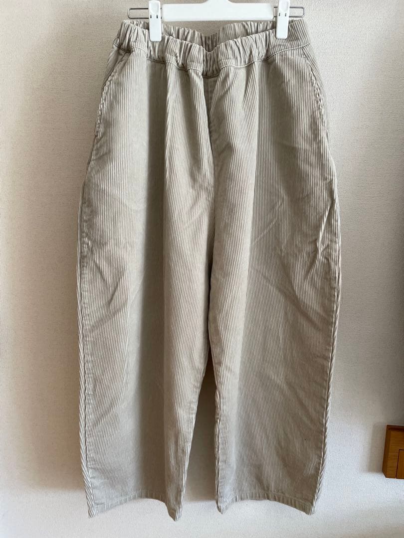 美品　NARU 8Wコーデュロイエッグパンツ エクリュ