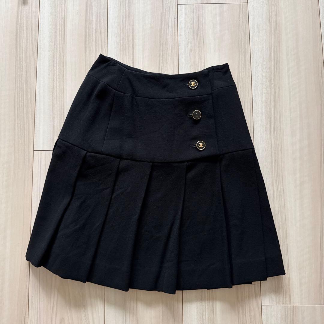CHANEL 黒のプリーツスカート