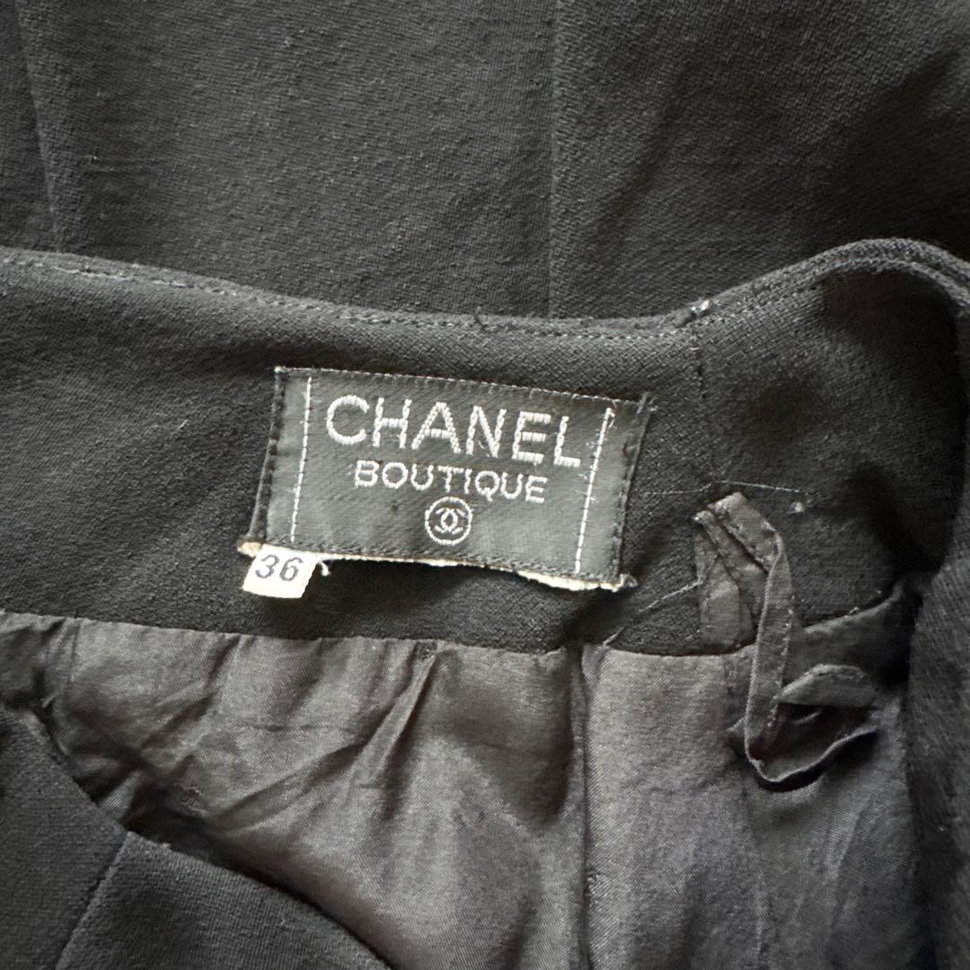 CHANEL 黒のプリーツスカート