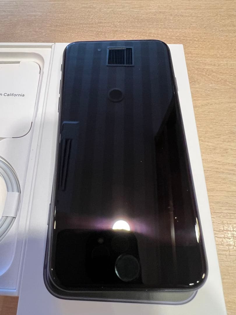 M*読様 キズ無し美品！Apple iPhone SE (第3世代) 64GB