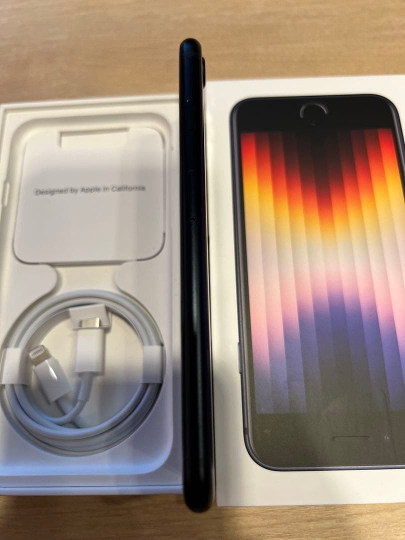 M*読様 キズ無し美品！Apple iPhone SE (第3世代) 64GB