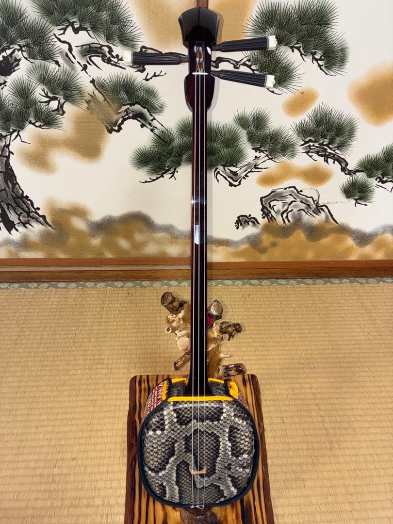 沖縄三線！黒木！上質黒檀！ユナー型 ！本蛇皮　本張り【一枚張り】