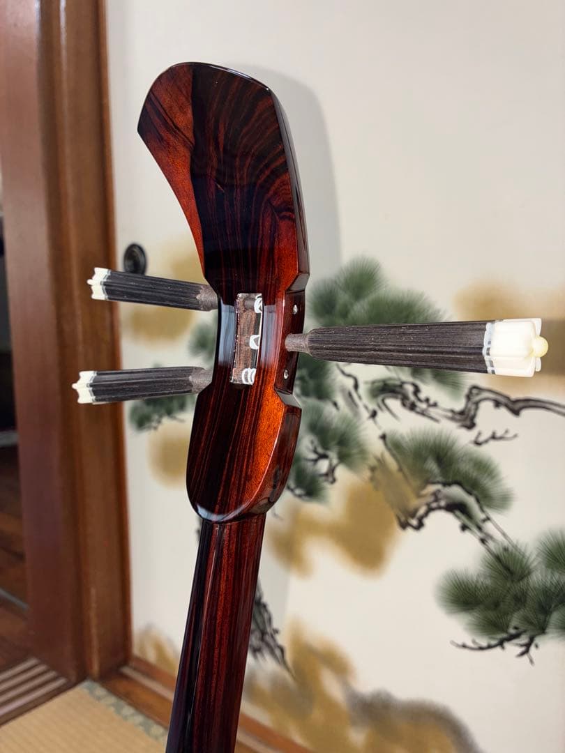 沖縄三線！黒木！上質黒檀！ユナー型 ！本蛇皮　本張り【一枚張り】