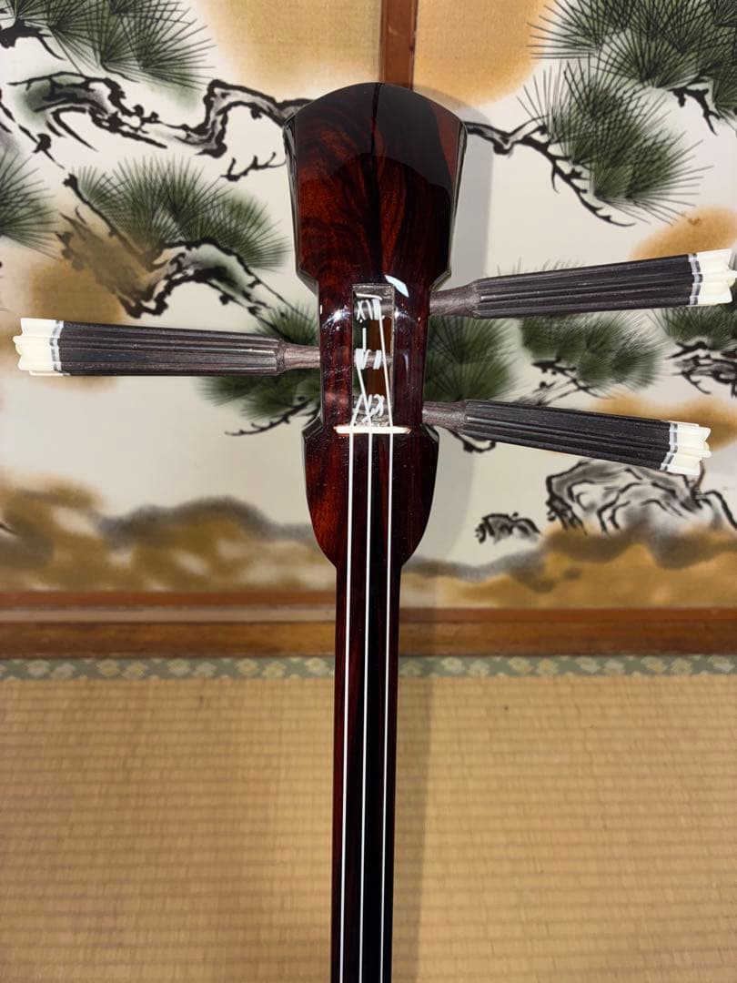 沖縄三線！黒木！上質黒檀！ユナー型 ！本蛇皮　本張り【一枚張り】
