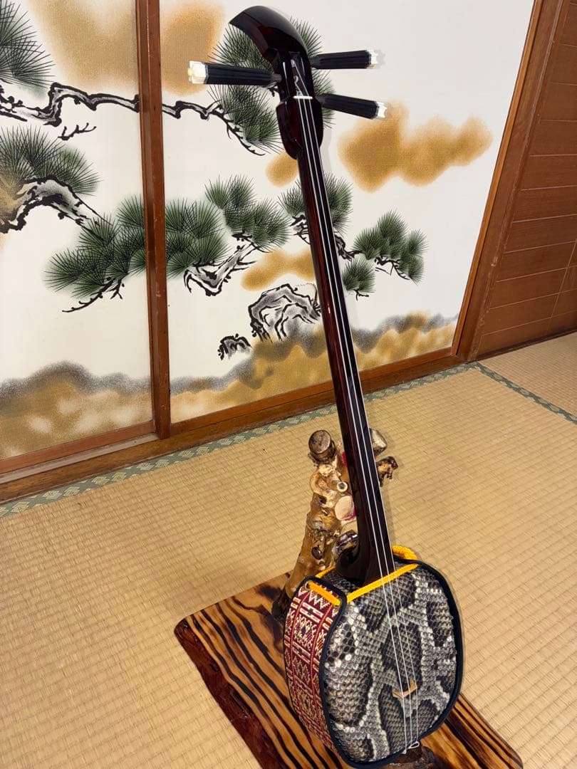 沖縄三線！黒木！上質黒檀！ユナー型 ！本蛇皮　本張り【一枚張り】