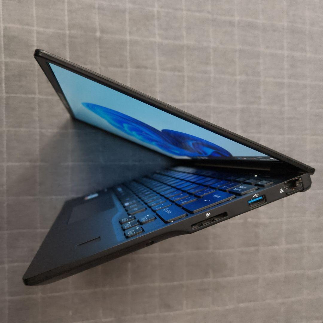 日本製 超軽量 美品 Fujitsu 爆速 11世代i7 16GB 512GB