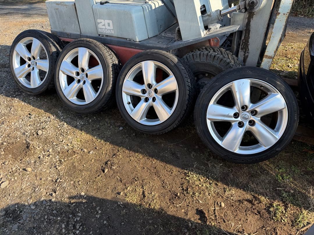 レクサスのタイヤサイズ245/45/R19