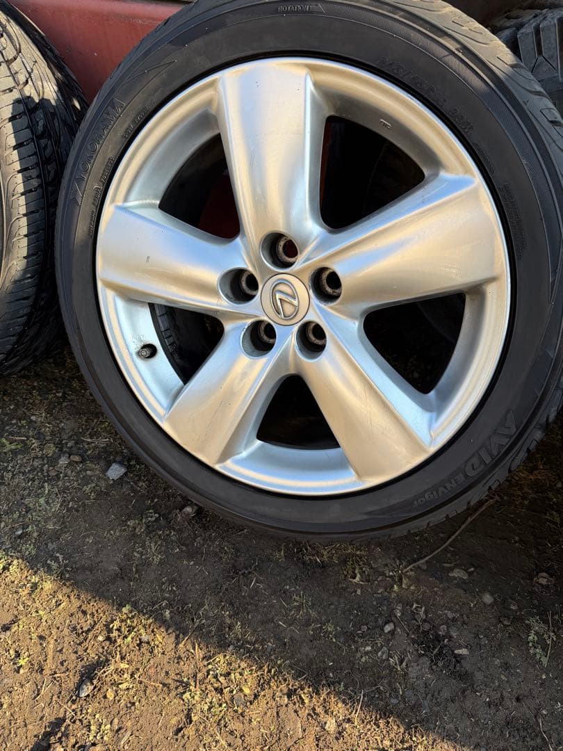 レクサスのタイヤサイズ245/45/R19