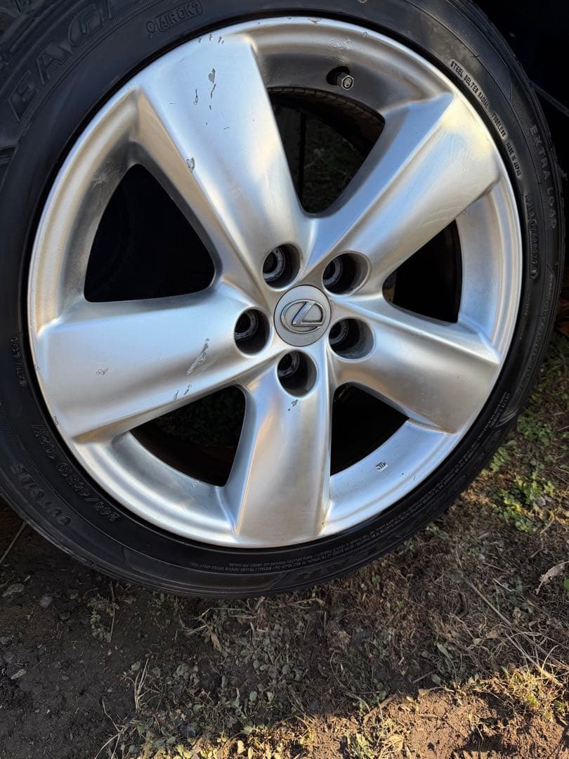 レクサスのタイヤサイズ245/45/R19