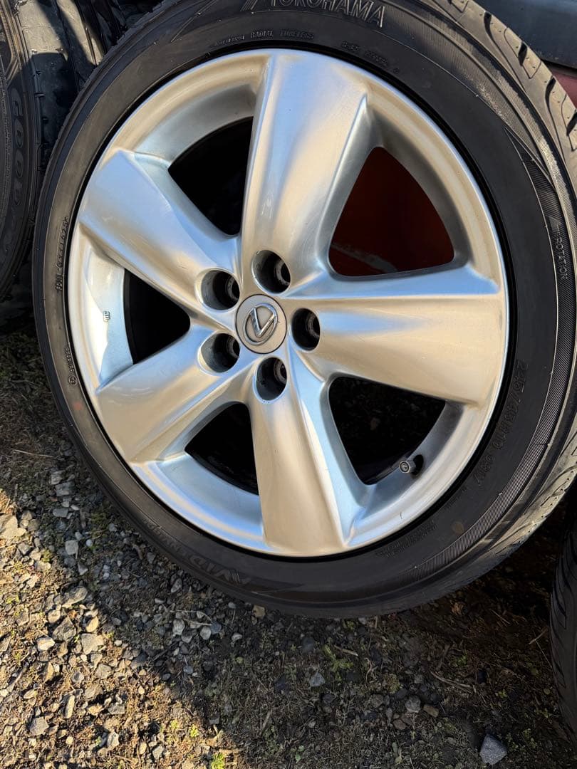 レクサスのタイヤサイズ245/45/R19